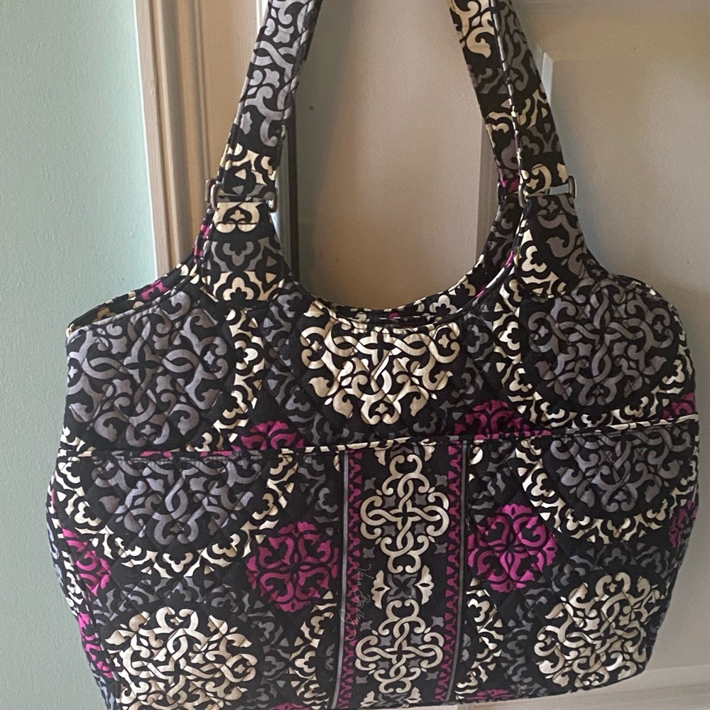 Vera Bradley. Laptop bag in Canterberry Magenta.